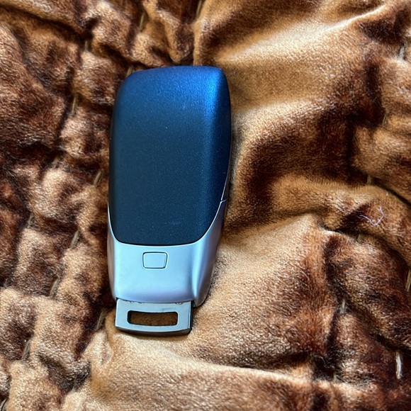 2019-2022 Mercedes A220 Key Fob - Picture 2 of 2